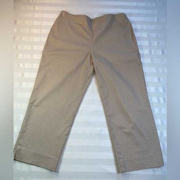 Talbots Petites Heritage Capri Pants Sz 4P Tan & White Geometric Print Side Zip - Picture 1 of 13